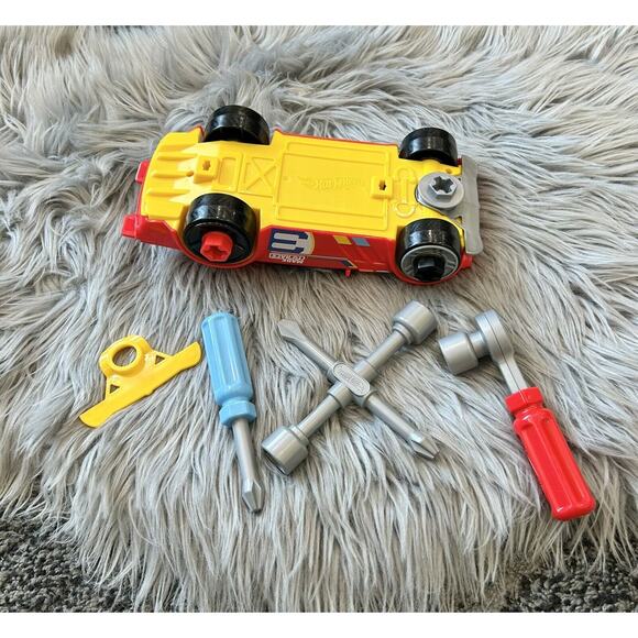 Hot Wheels Made To Race Red Car Complete with Tools Learning Building Toy - Picture 2 of 4